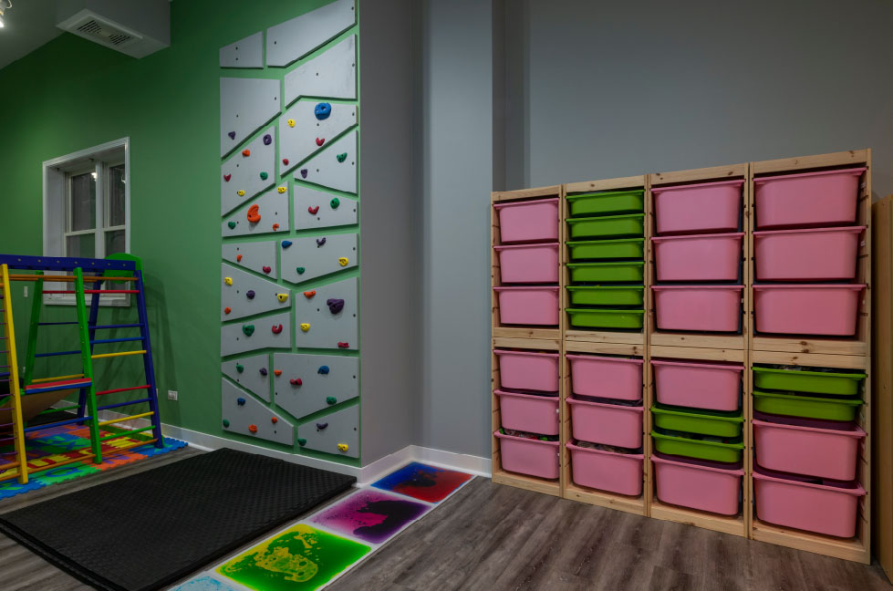 child therapy and occupational therapy climbing wall and motor skills clinic Chicagoland IL