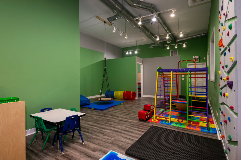 Occupational pediatric clinic Chicago Il with sensory clinic, climbing wall, swing